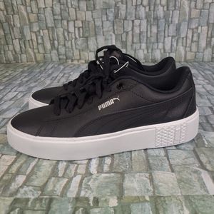 PUMA Women's Smash Platform v2 Sneakers Sz 10 never worn  black white